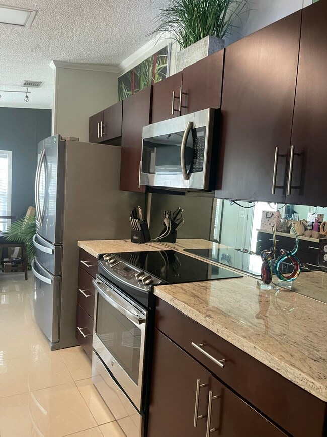 Photo - 817 Sunglow St