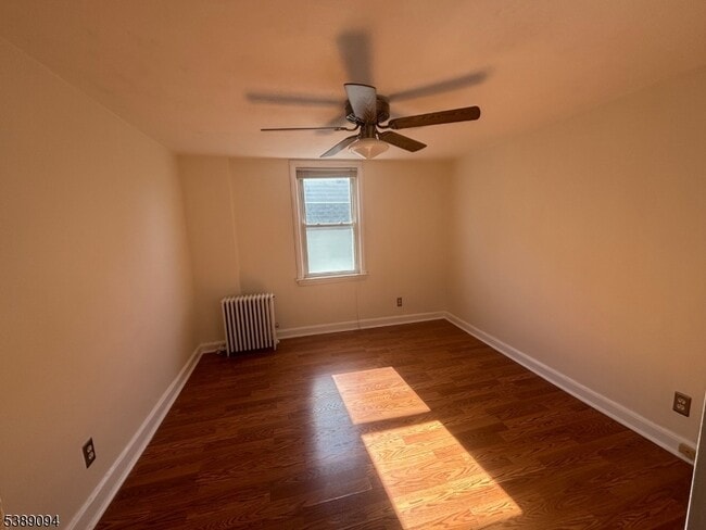 Photo - 233 Broughton Ave
