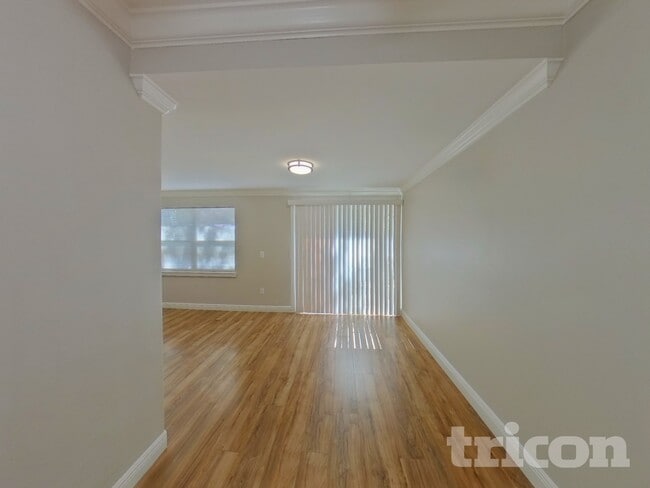 Photo - 2406 Decottes Ave