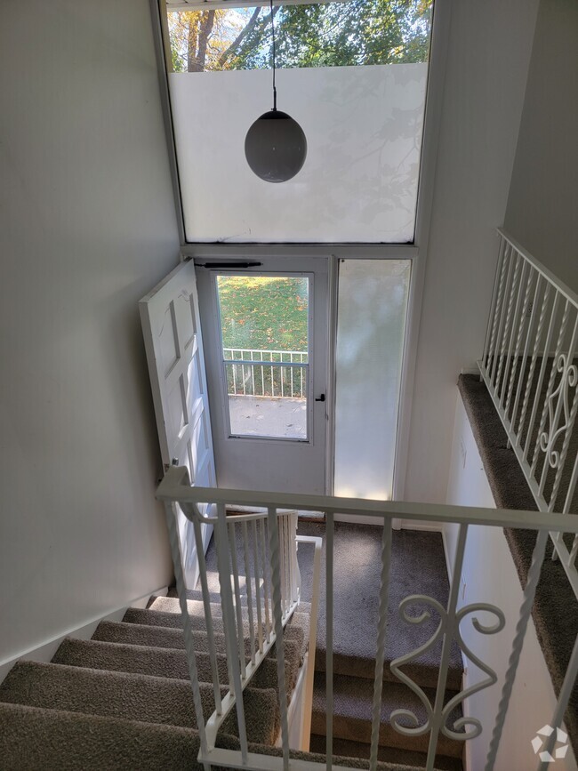 Building Photo - 2085 E Browning Ave Rental