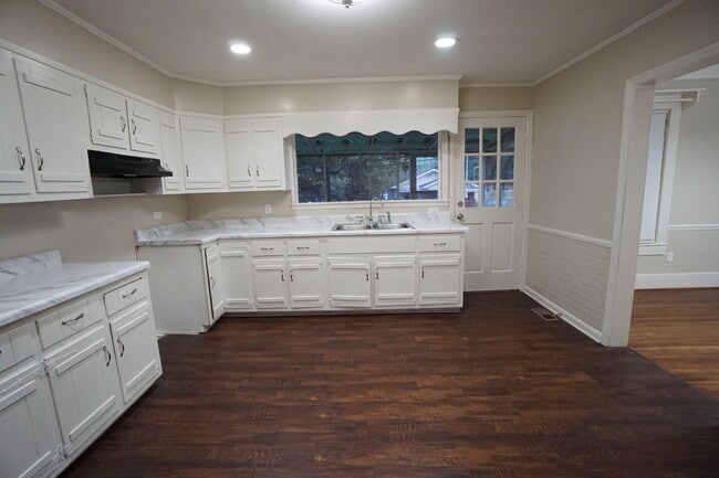 Photo - 1194 Birmingham St