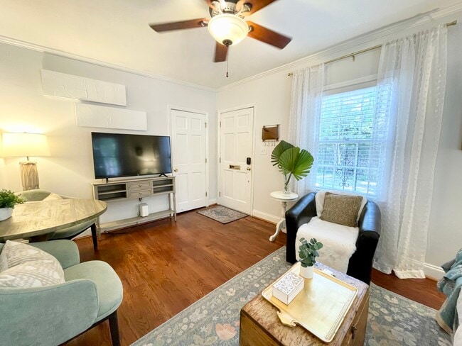 215 W Taylor St