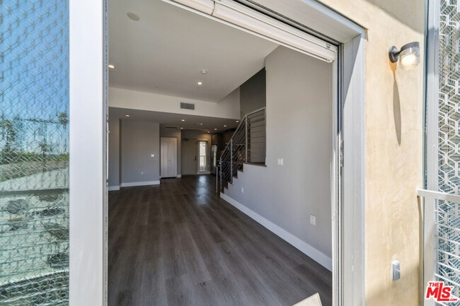 Photo - 1223 Hayworth Ave Unidad 9