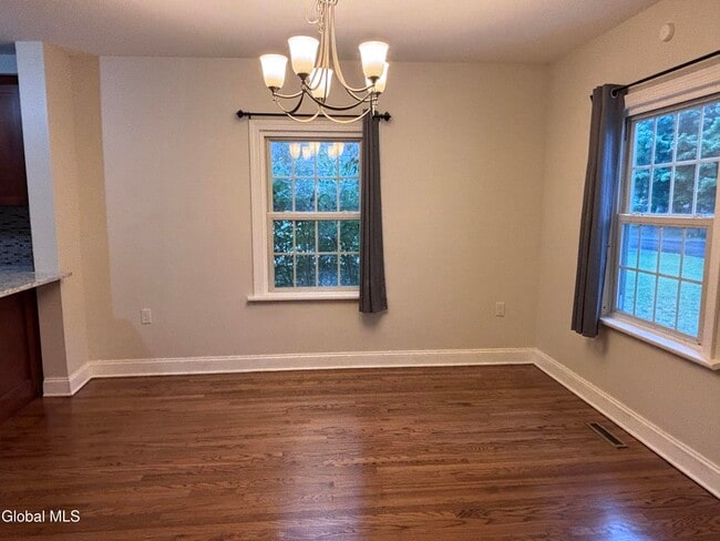 Photo - 1422 Regent St
