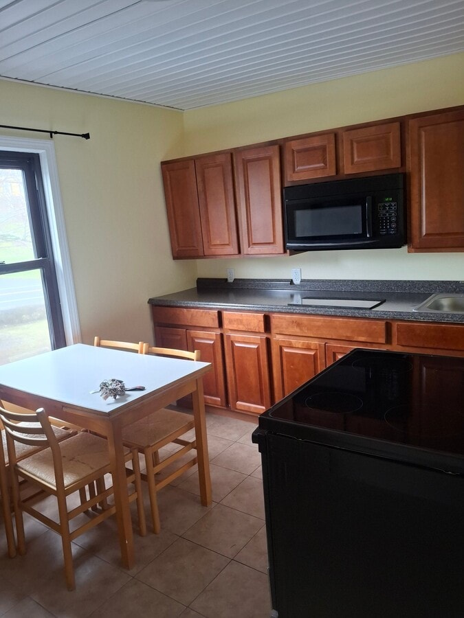 Photo - 1403 Main Rd