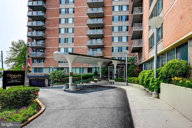 Building Photo - 1 E University Pkwy Unit 307