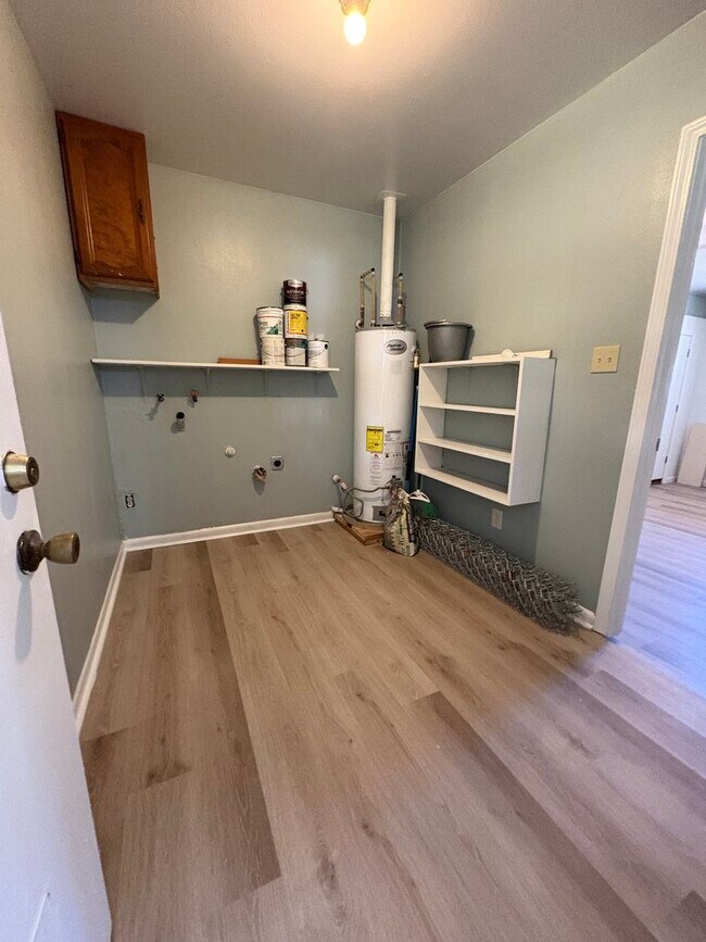 Photo - Gorgeous 4 bedroom/1.5 bath house with Cen...