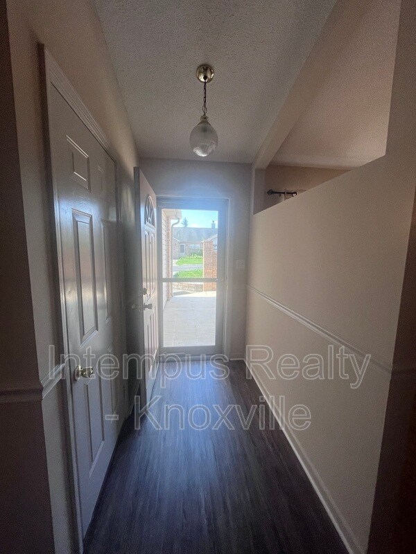 Photo - 813 Villaview Way