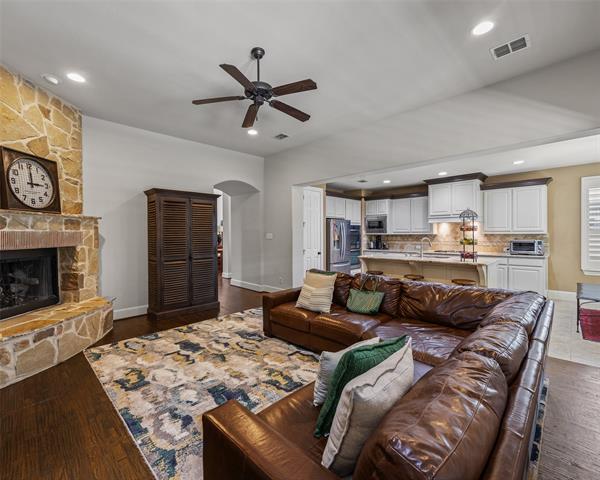 Photo - 309 Longhorn Dr