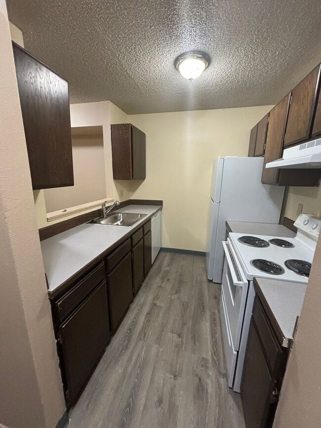 Photo - 1 bed 1 bath condo with seasonal outdoor pool available now!! Unit 1