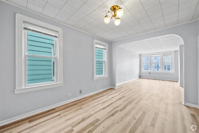 Building Photo - 46 Clarke Ave Unit 2 Rental