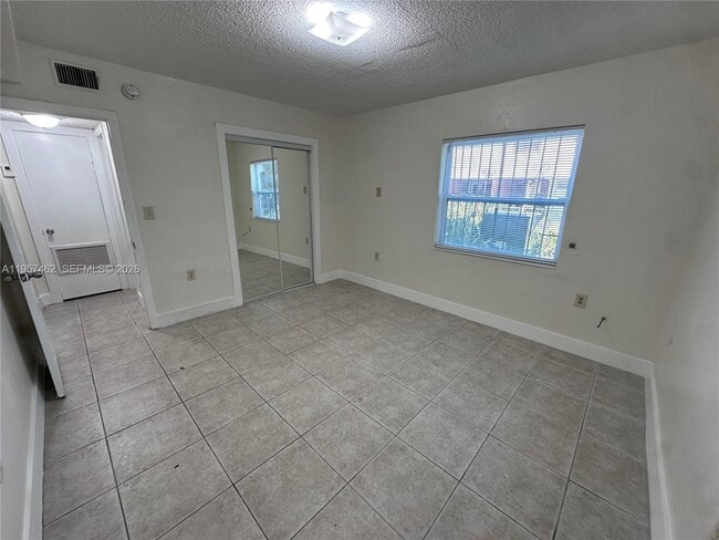 Photo - 16150 NE 19th Ct Unit 4