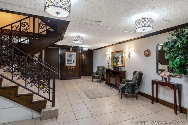 3680 Inverrary Dr Unit 1v