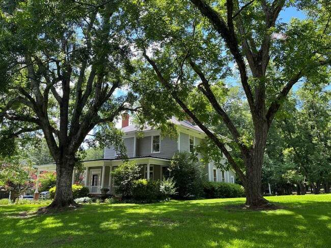 Sprawling Southern Home in Historic Concor... - Sprawling Southern Home in Historic Concor...