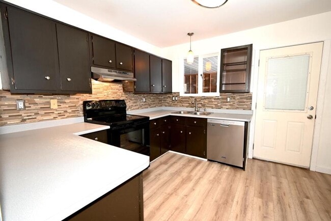 Photo - 5 bedroom in Prince George BC V2K 3J7