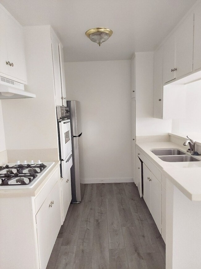 1412 Brockton Ave Unit 4