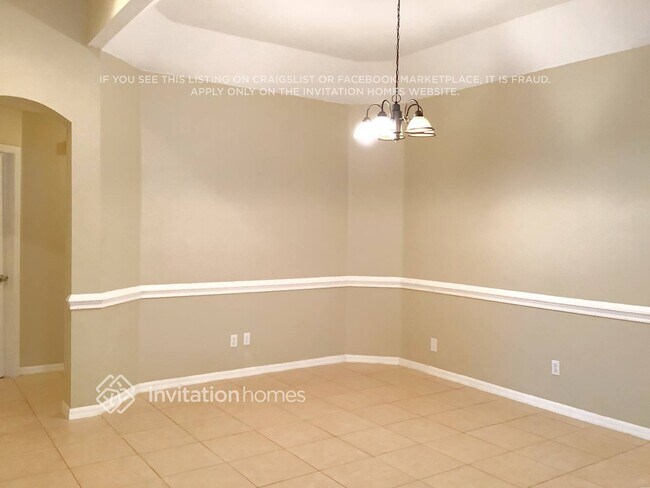 Photo - 704 Tuscanny St