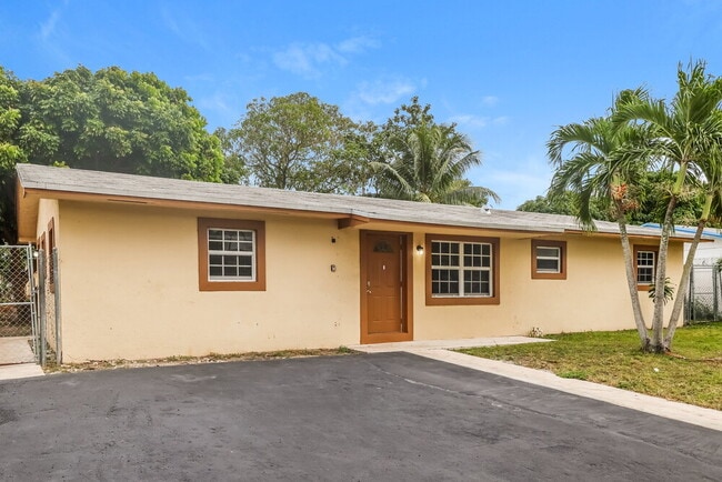 Photo - 1280 SW 10th Terrace