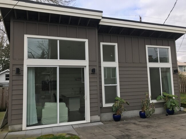 Unit east side - 1912 F St Unit 1