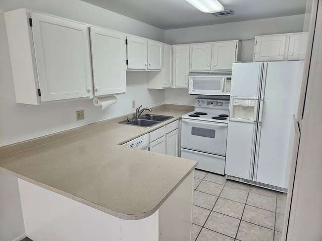 Photo - Great 3 Bed / 2 Bath Duplex in Millcreek