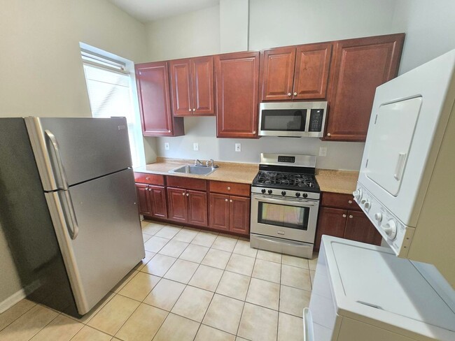 Building Photo - 2018 McCulloh St Unit A