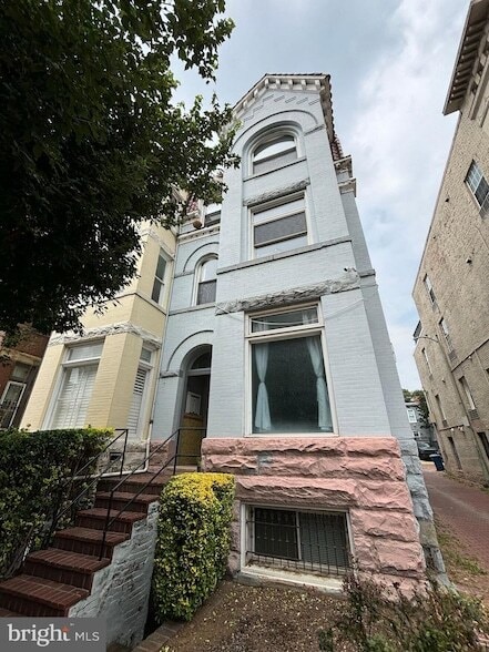 Building Photo - 2121 N Street NW Unit 6