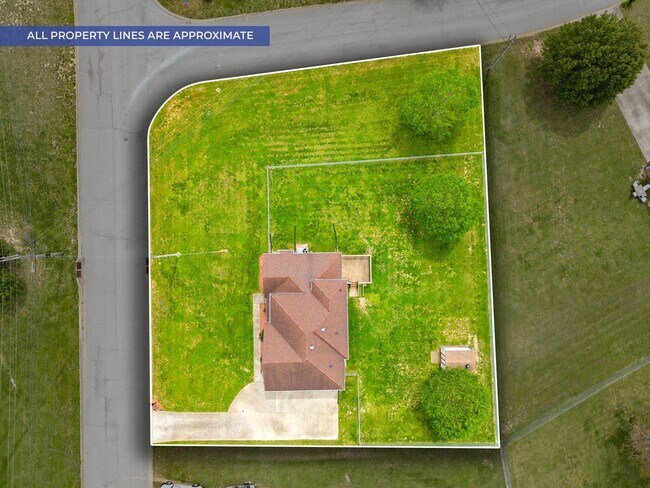 Photo - Pet-Friendly 3BR Home w/ 3-Car Garage, Fir...