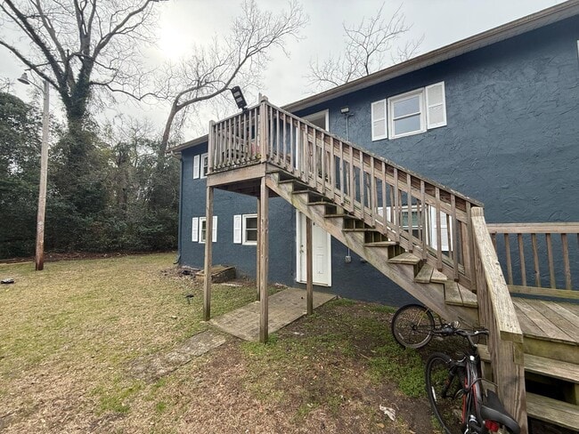 Photo - 1703 Singleton St