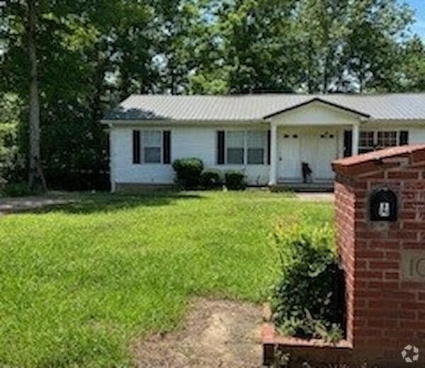 Building Photo - 1079 Woodland Dr Rental