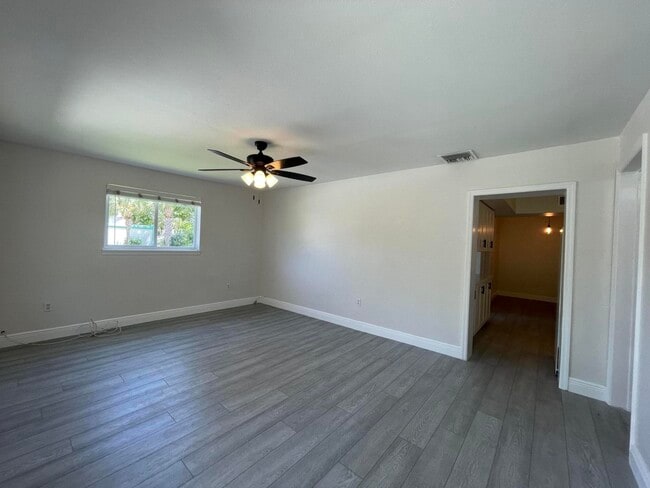 Photo - 701 SE 4th St