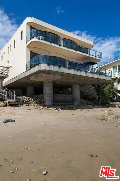 24230 Malibu Rd