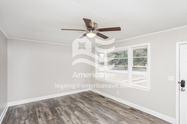 Photo - 890 Griffin St
