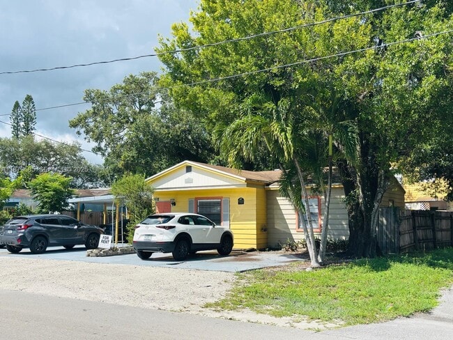 Photo - 1913 Riverside Dr Unidad 1-3