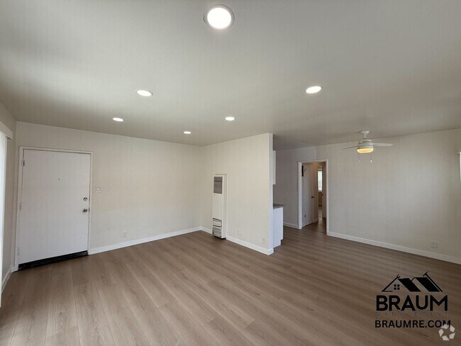 Building Photo - 7339 Woodman Ave Rental
