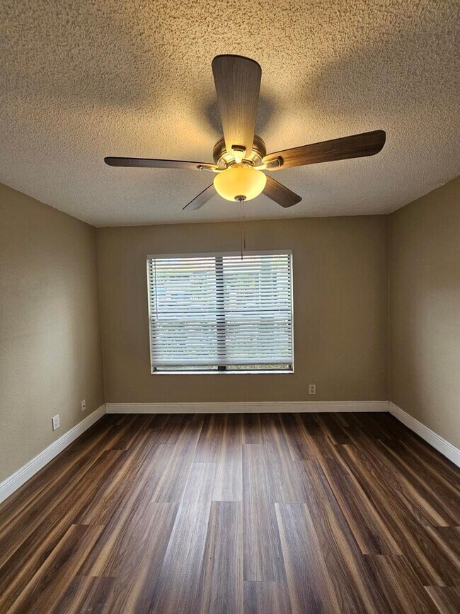 Photo - 1561 Windorah Way Unidad A