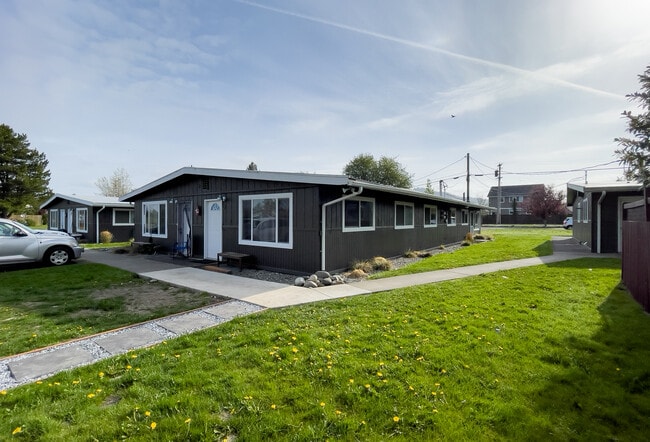 Photo - 1492 Main St