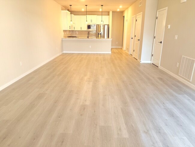 Building Photo - 2740 Bear Springs Cir Rental