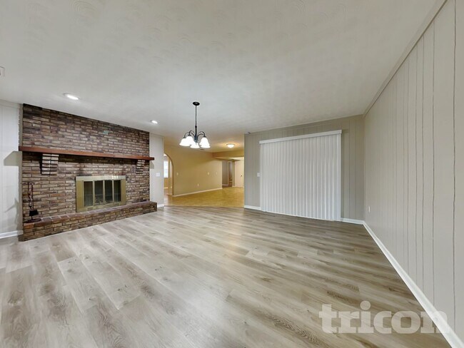 Photo - 806 Bills Cir