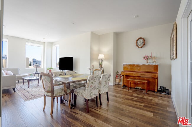 Photo - 3810 Wilshire Blvd Unit 712