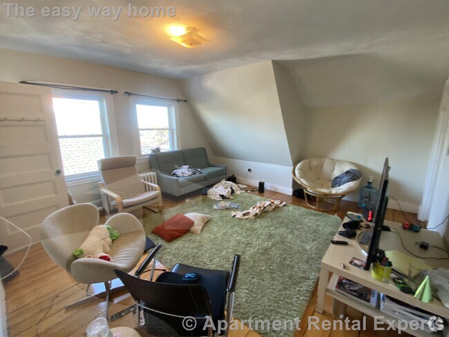 Building Photo - Tufts Area 5 Bed - Dishwasher, Laundry Rental