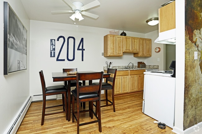 1BR, 1BA - 750SF - Dining