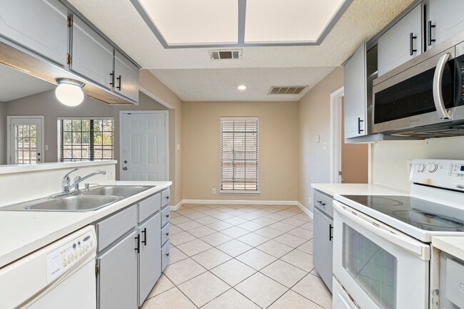 Charming North Austin Living with Fireplac... - Charming North Austin Living with Fireplac...