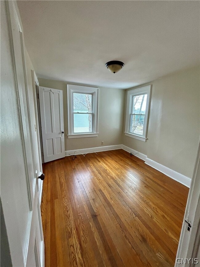 Photo - 722 N James St