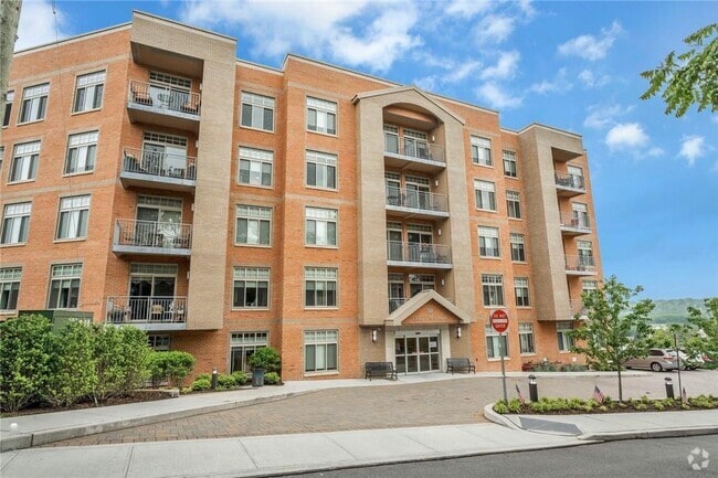 Building Photo - 40 Jackson Ave Unit 3E Rental