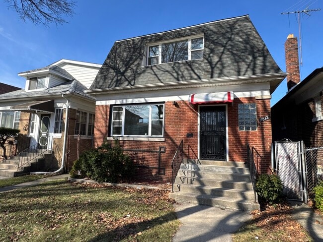 Building Photo - 7812 S Paxton Ave