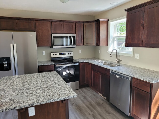 305 Dogwood Pl