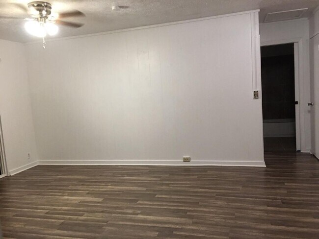 232 Oe St Unit A:  A 1-Bdrm/1-Bath Cottage (Open Parking)