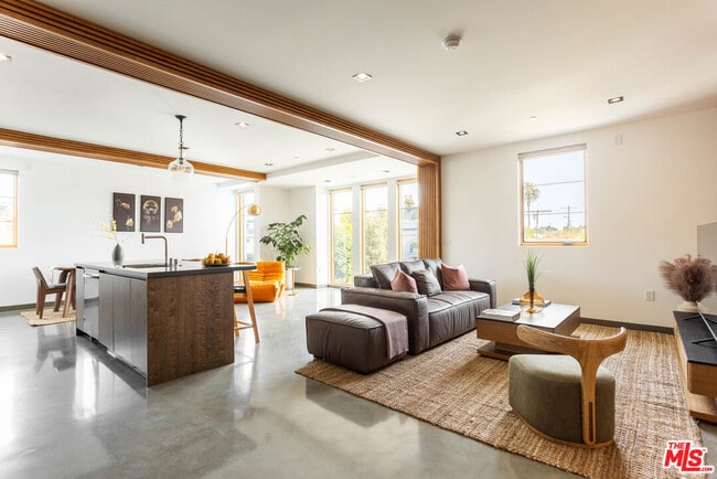 Photo - 547 N Sweetzer Ave Unit 102