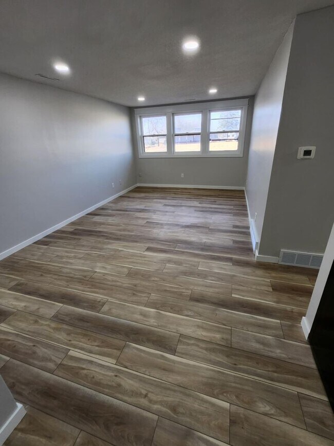 Photo - Remodeled 2-bedroom 1 bathroom Unidad B-30