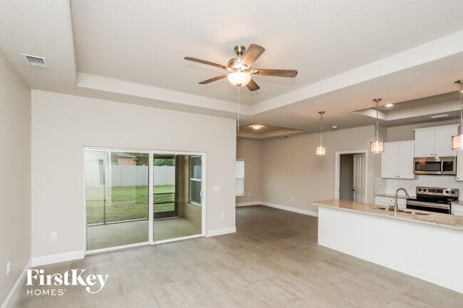 Photo - 926 Braganza Ave SE